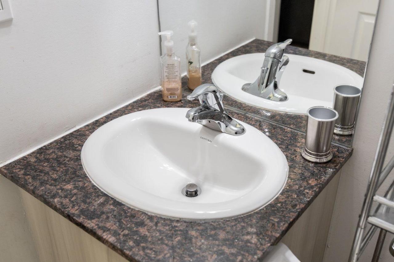 Ferienwohnung Beautiful Townhouse Near Yorkdale Mall, Wilson Subway Toronto Exterior foto