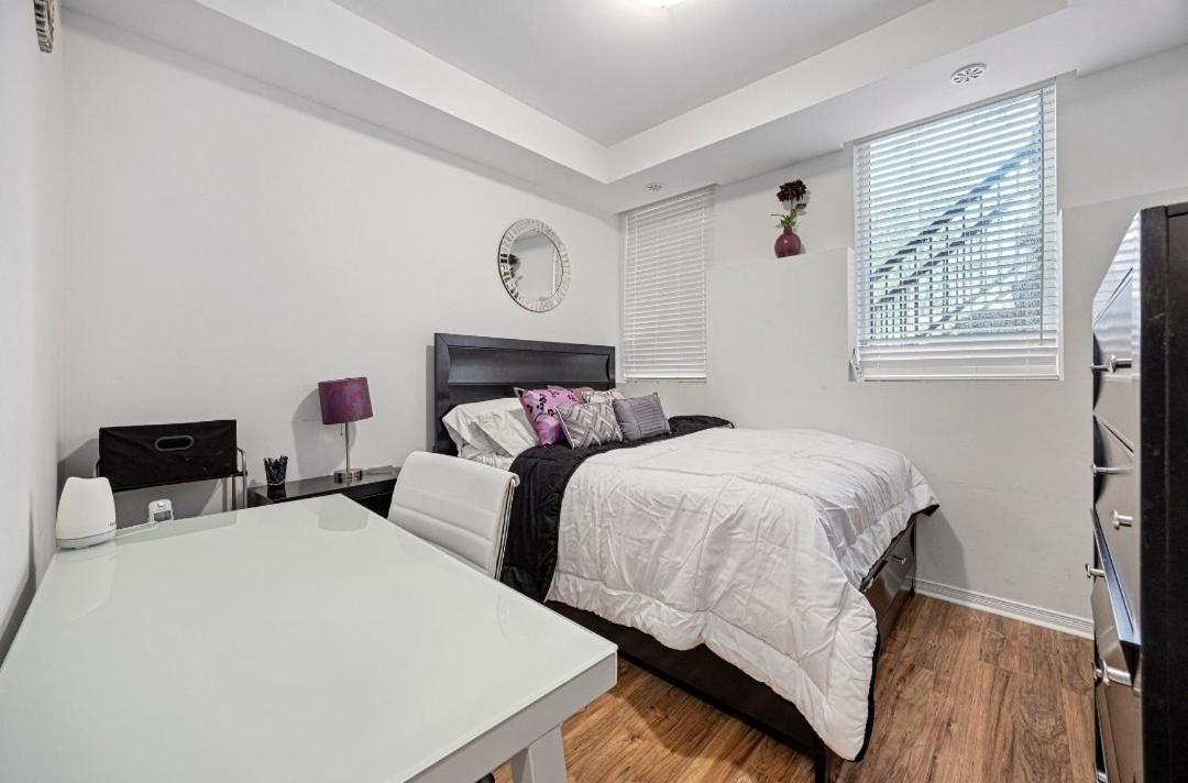 Ferienwohnung Beautiful Townhouse Near Yorkdale Mall, Wilson Subway Toronto Exterior foto
