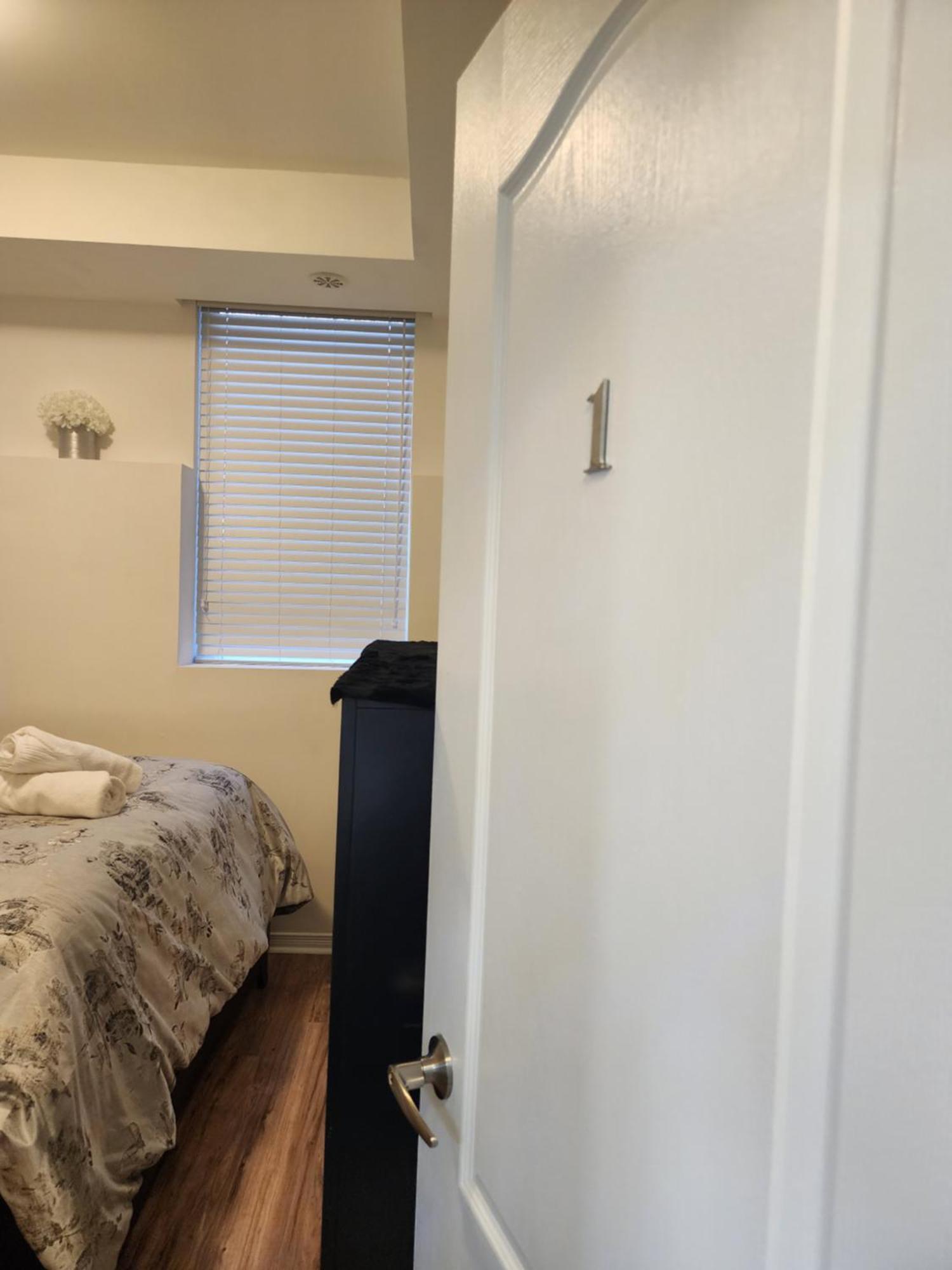 Ferienwohnung Beautiful Townhouse Near Yorkdale Mall, Wilson Subway Toronto Exterior foto